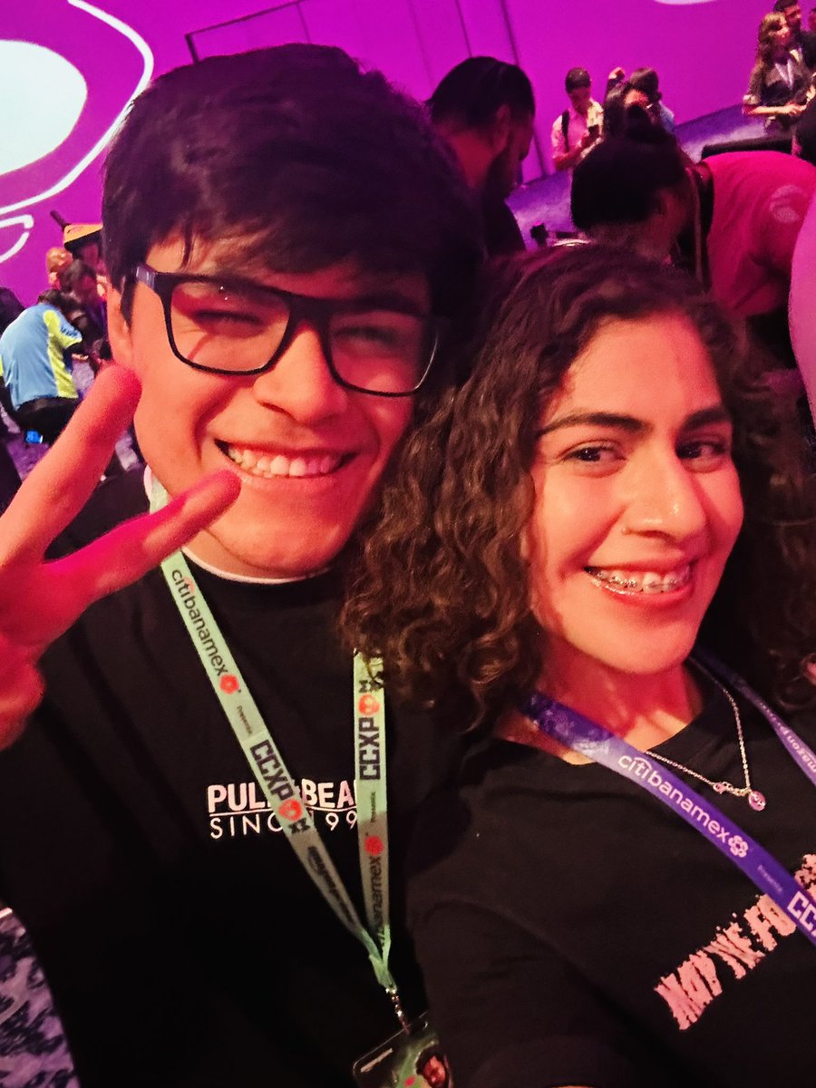garibaysu's tweet photo. @GabyCamm @aldogeotv We love you, Aldo, te queremos mucho, yo fui muy feliz el año pasado que te conocí en CCXP y tuve esta foto contigo, me hiciste muy feliz, platicamos un ratito y uno de mis sueños era conocerte @aldogeotv 💙 https://t.co/PhvsKjqN38