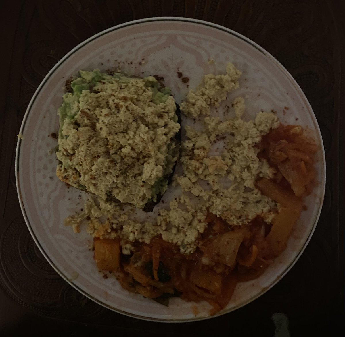fawny_leaf's tweet photo. time to lock tf back info recov(sad the the plating is mid but oh well cuz of school i have no time to plate my food nicely so i lost my plating skils</3) AND i finaly had a chocqlate from my calender(i only qte the full thing 2times i still have half but ill eat it!!) https://t.co/wJXHtF0iZg
