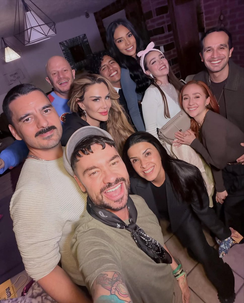 TuTiaSandra's tweet image. 📎 Todavía recuerdo cuando los fueron sacando uno por uno

#LaCasaDeLosFamosos #lcdlfmx #ninelconde #Dalilahpolanco