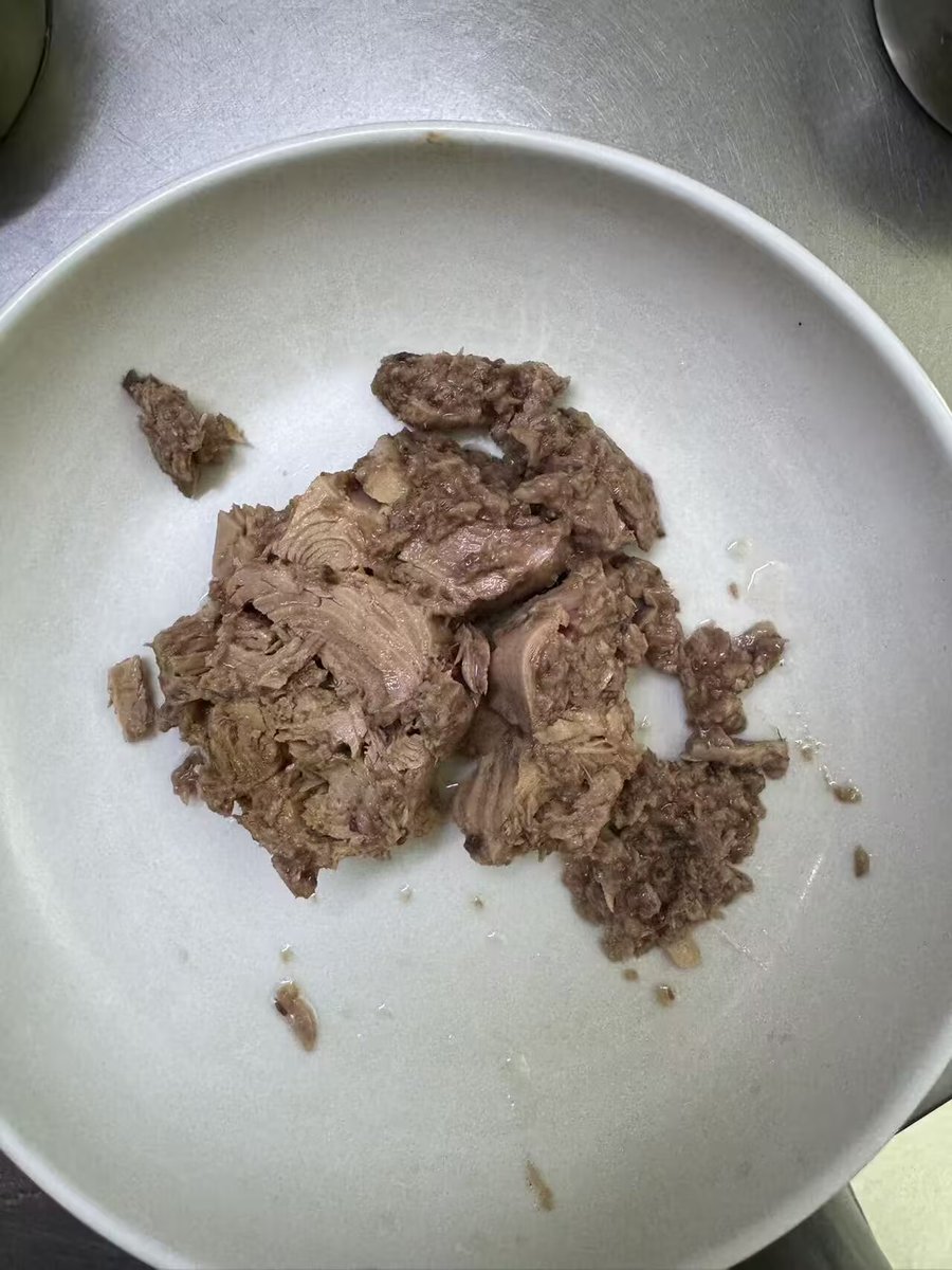 jamycheu's tweet photo. Canned bonito tuna in 50% soybean oil
70% chunk 30% shredded
48*160/104g or 48*140/91g
Easy open lid https://t.co/XWy7NVrhmr