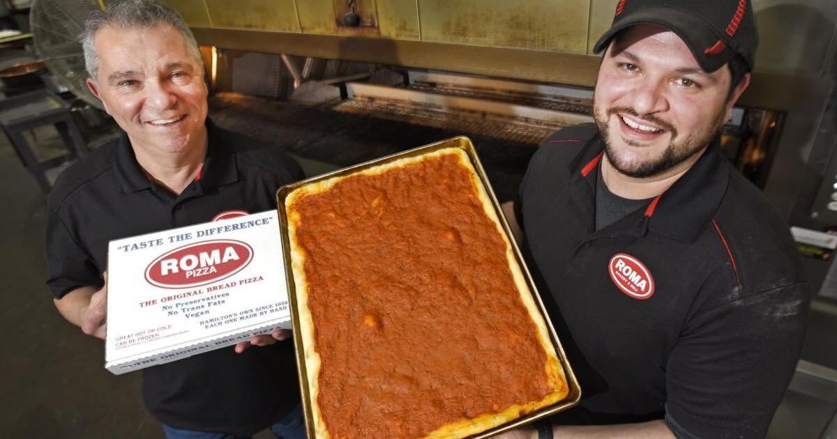 waterRL_'s tweet photo. @RegionalUSFood hey can’t dm bc not verified but wanna share my local regional pizza in Hamilton, Ontario, Canada - Roma pizza, just focaccia bread and sauce https://t.co/FqA4FWAMPY https://t.co/rleO7DSaK0