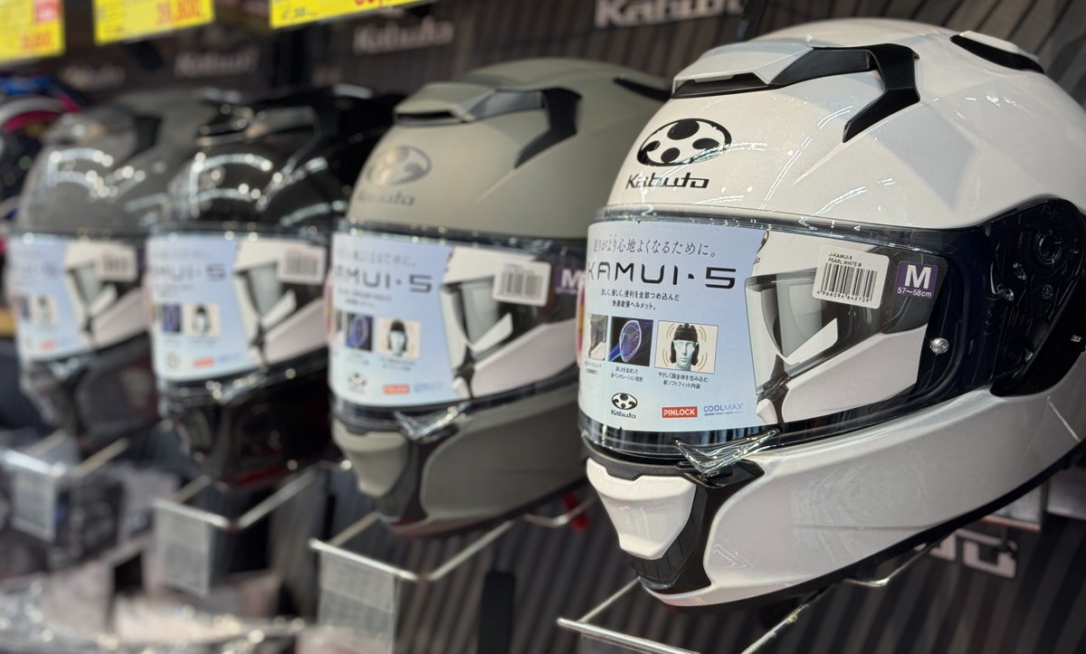 naps_chugoku's tweet image. ナップス広島店です
【新モデル】OGK KABUTO『KAMUI-5』入荷いたしました(^^♪
新型シールドラチェット（2軸構造）により、安定した密閉性と、専用設計の大型インナーサンシェードは高さ調整機能付きで、より快適な視界を実現！ぜひ、ご試着はナップス広島店へ！！
＃OGK ＃KABUTO #KAMUI5 #バイク