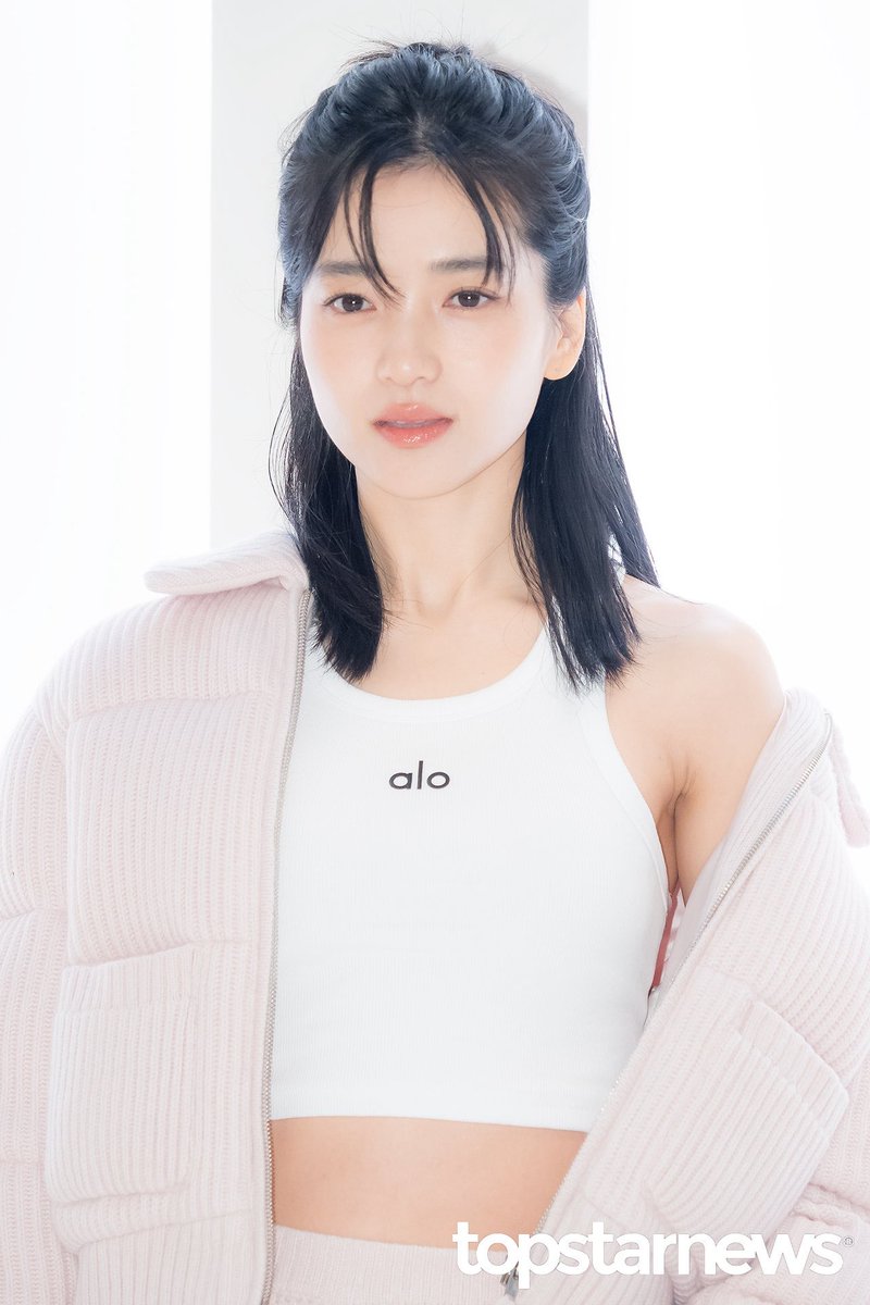 김태리 오늘 핑크뽀용한 이 느낌 너무 기엽고 이쁘심