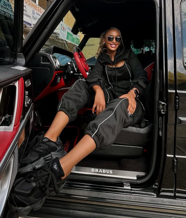 Abashou Nizereko mwaramutse amahoro ✌️
Mbifurije umunsi mwiza kandi lmana ibane na mwe mu byo mukora byose 🙏

Ndabakunda cyane ❤️