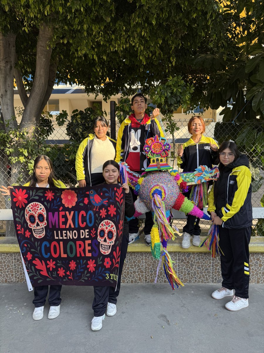 GiovanniMG7's tweet photo. 🪅PIÑATAS TURÍSTICAS 🪅

#TurismoCEUT 🏫
#TradicionesMexicanas 🇲🇽
#PorAmorAMéxico ❤️ https://t.co/e1JKL8KrPl