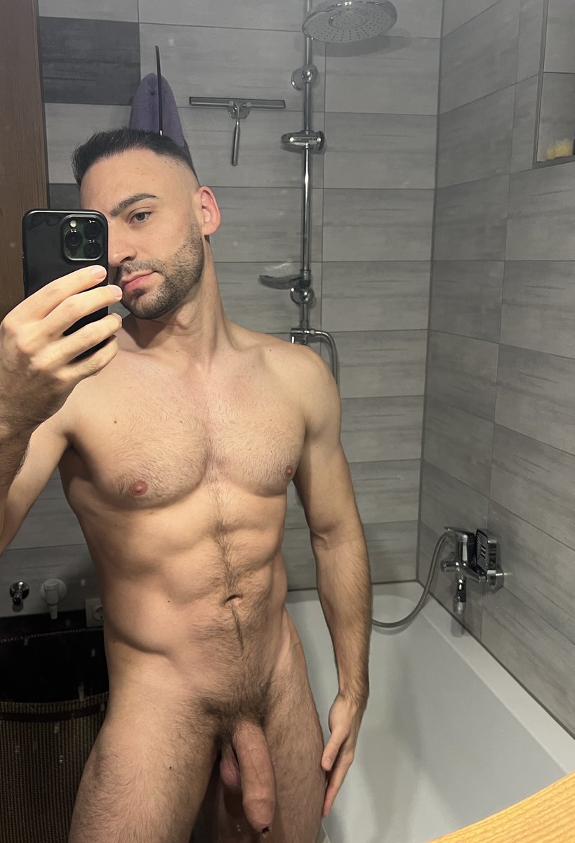 mmenover30's tweet photo. Morning selfie📸 https://t.co/ZBquhLspA3