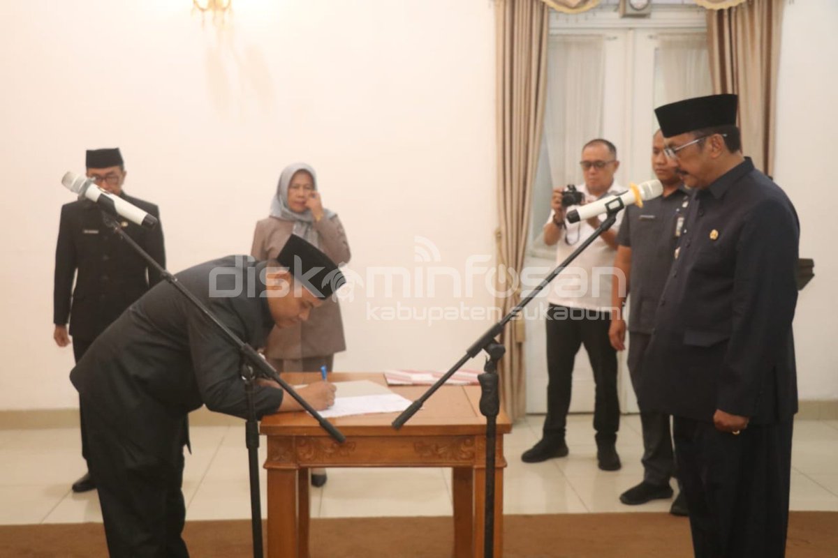 Empat pejabat eselon IIb resmi dilantik. Bupati menegaskan pentingnya budaya kerja yang baik, manajerial yang kuat, dan pelayanan publik yang optimal.

Baca berita selengkapnya di👇🏻
web.sukabumikab.go.id/web/b/6189.asp

#Sukabumi #PelantikanPejabat #LayananPublik #PemkabSukabumi