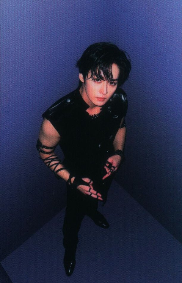 StrayKids 初回限定盤B LeeKnow GIANT B/黒 入荷しました✨✨ 通販