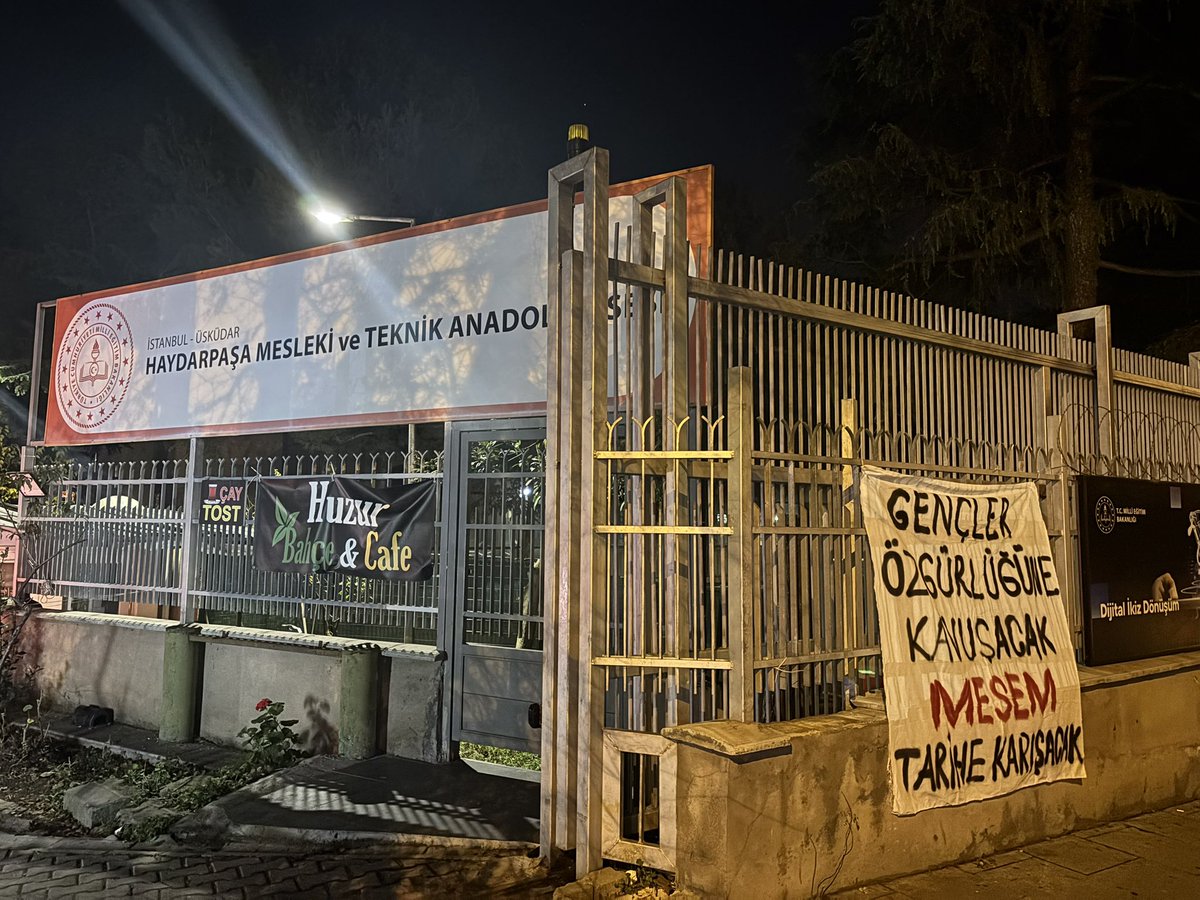 O hesabı soracağız. Nereye baksanız karşınızda bizi bulacaksınız!

Dün gece Kadıköy’de sözümüz yankılandı.

MESEM denilen kölelik düzeni sona erecek; tutuklu tüm yoldaşlarımız özgürlüğüne kavuşacak!