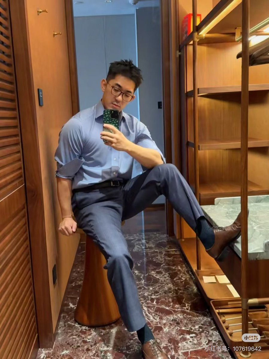 Is there any suitmen in Toronto? 👞🧦