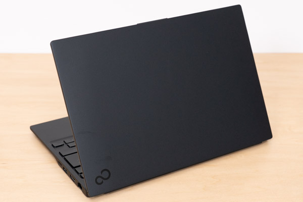 世界最軽量ノートPCの最新モデル、「FMV WU5-K3」をレビューしました