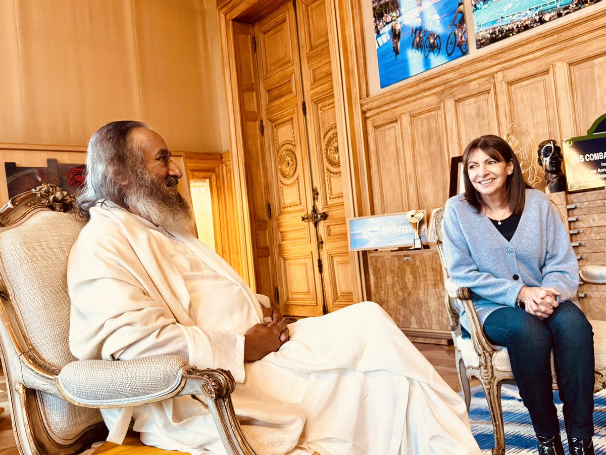 Image for the Tweet beginning: Visiting Paris after 10 years.