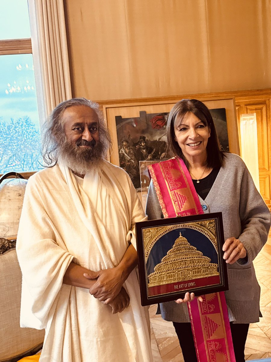 Image for the Tweet beginning: Visiting Paris after 10 years.