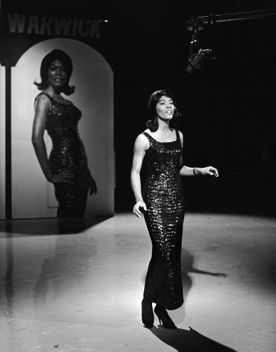 MJFINESSELOVER's tweet image. Happy 85th Birthday to the First Black Female Pop Superstar, Ms. Dionne Warwick! 🥀