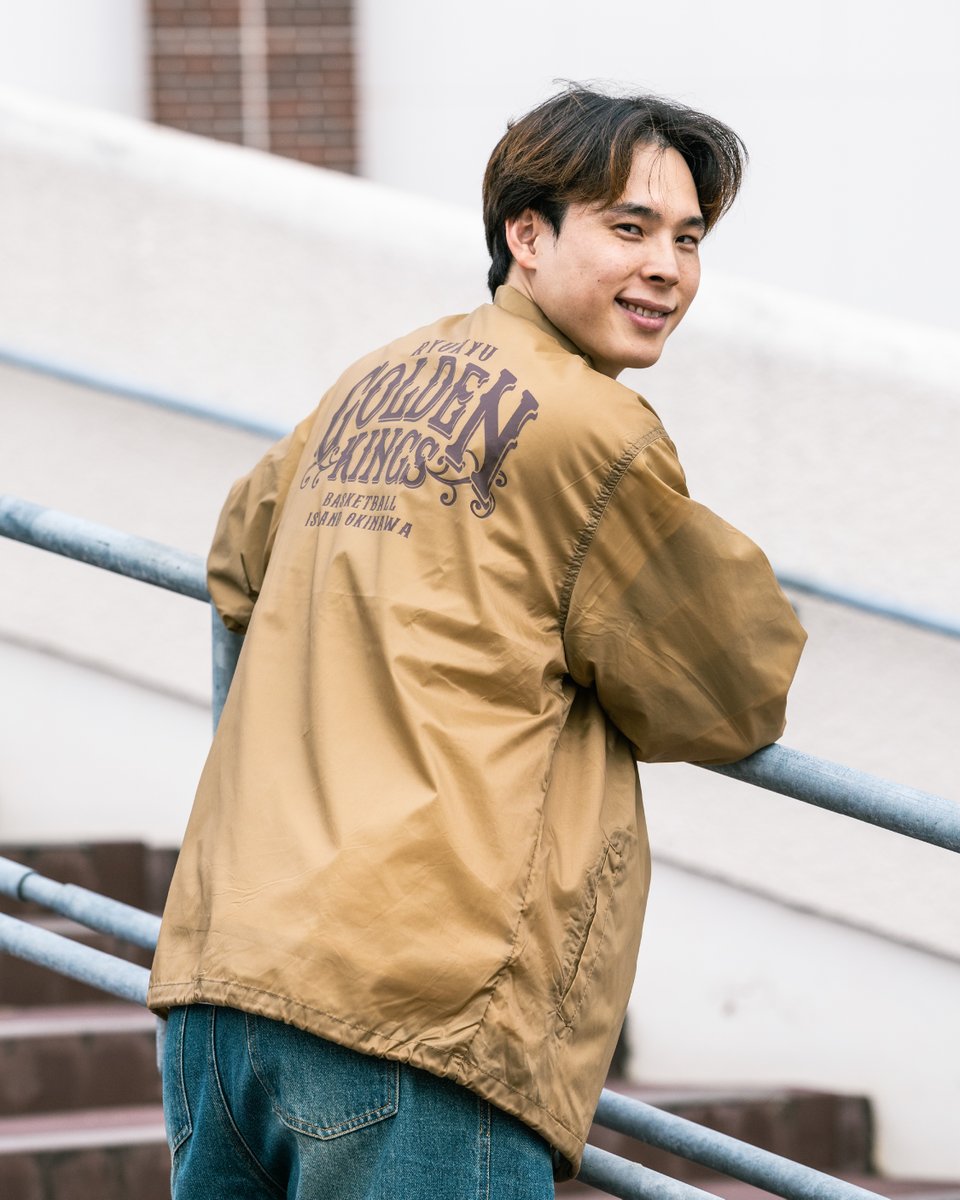 さっと羽織れるカジュアルデザインの「コーチジャケット」がキングス