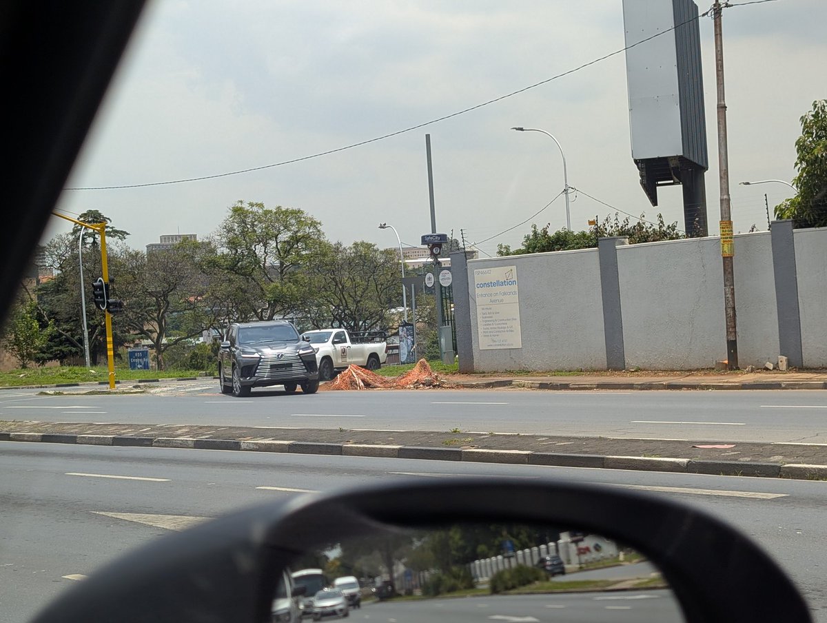 nanima's tweet image. There are huge holes on Jan Smuts between St Andrews and Loch Avenue. a huge new one yeater right on Loch avenue and one also as u turn into loch avenue itself. Potholes on both side of the road. Please fix as busy intersection @MyJRA @CityofJoburgZA @JoburgMPD
