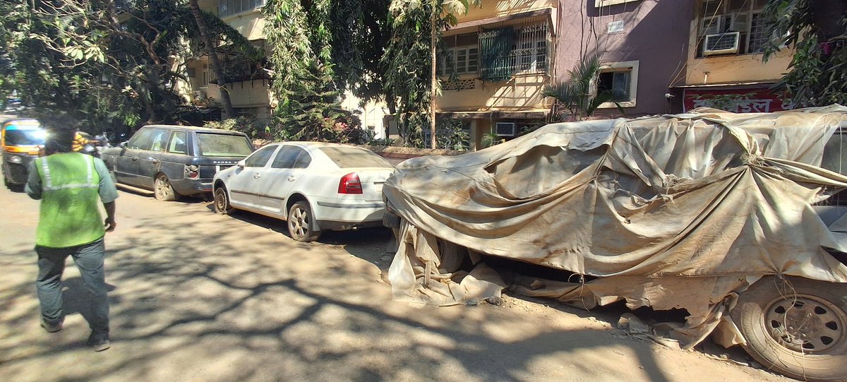 Yezdezar's tweet photo. Thodamal Aavani Engineering College, behind National College. 
Road repair work in front of college and abondened cars are parked hindering the movement of college students and residents. Kindly remove the old and scrapped  vehicles for smooth traffic movement https://t.co/slXQaASOLN