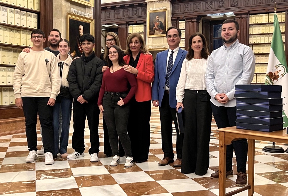 Merecido homenaje de <a href="/donantessevilla/">CTS Sevilla</a> al <a href="/colegioandevalo/">Colegio Ntra. Sra. de Andévalo</a> por sus numerosas campañas de  #Donación de #Sangre. Educando en #Valores y #Solidaridad a alumnos y padres para convertirlos en #superhéroes. <a href="/EducaAnd/">Consejería Desarrollo Educativo y FP</a> <a href="/saludand/">Consejería de Sanidad, Presidencia y Emergencias</a> <a href="/silviapozosan/">Silvia Pozo</a> 
<a href="/antoniosanz/">Antonio Sanz Cabello</a> #HazteDonante <a href="/SaludConsumoSe/">Delegación de Salud y Consumo en Sevilla</a>