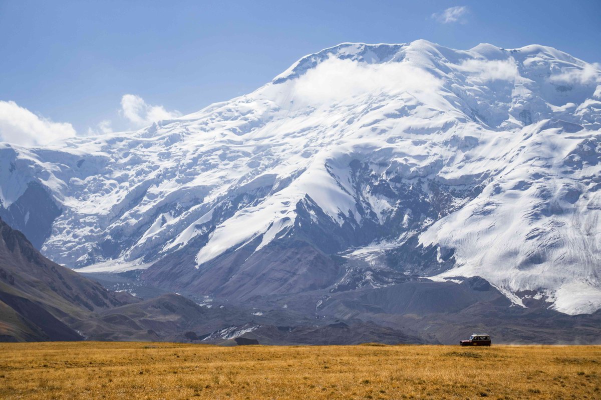Unser #Bilddestages von Etienne de Vaumas 
novastan.org/de/bild-des-ta…

Lenin Peak, an der Grenze zwischen Kyrgyzstan und Tajikistan, erreicht eine Höhe von mehr als 7.000 Metern. Er ist der höchste Gipfel der Trans Alay Range, die zu den Pamir Mountains gehören.