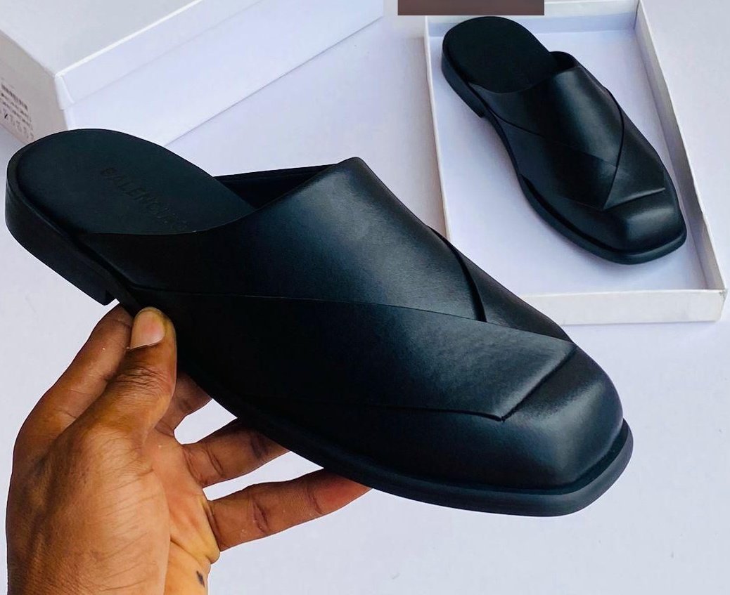 Black or White?

50k

40-46

Boxed
