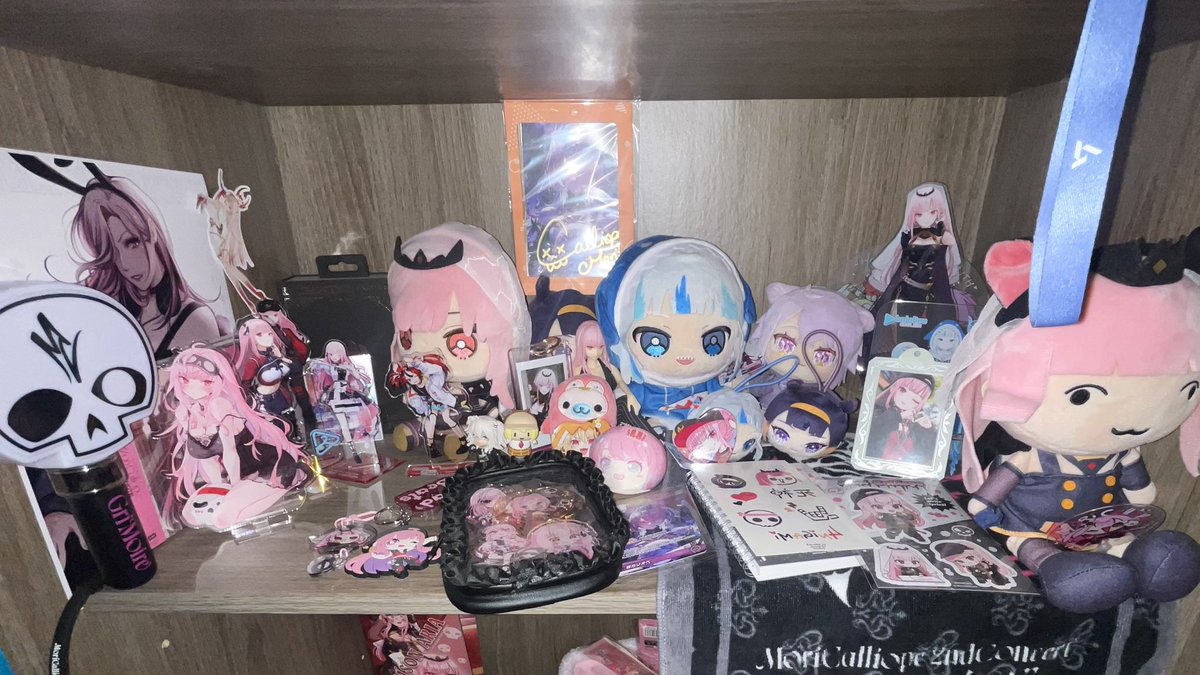 acrylic stand from the wonderful @kamiyamaneki came in today