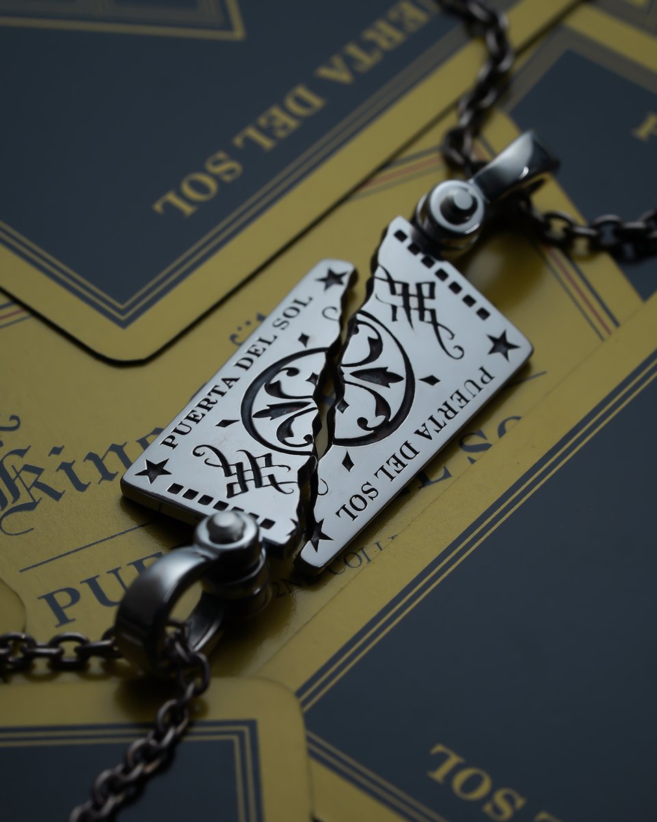 King & Queen】 千切れたトランプをモチーフにしたリバーシブル