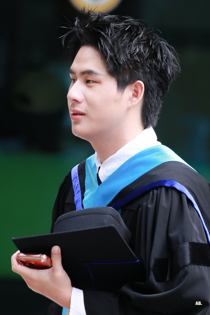 AlphabethB's tweet photo. Congratulations na krubbbb 👨‍🎓✨️

#CongratsWinnysGraduation 
#winynny https://t.co/LcSiCH41I9