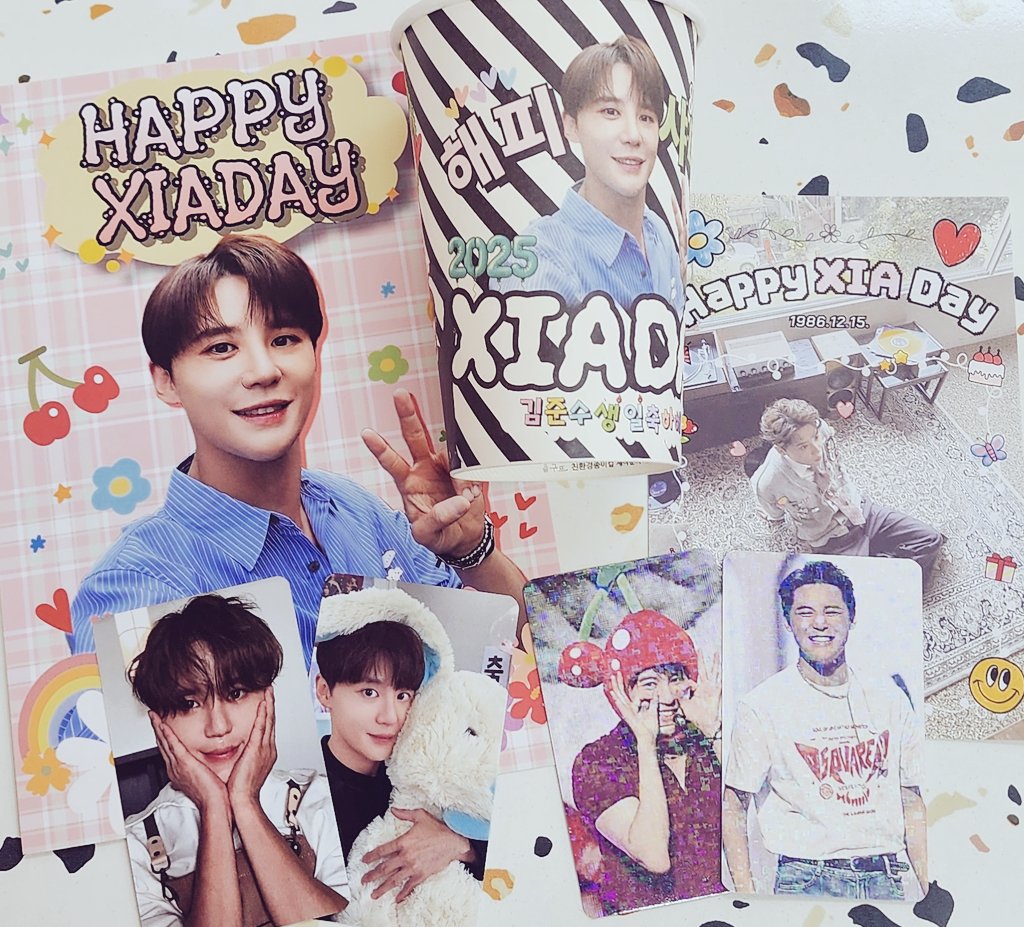 생일카페 이벤트 오늘부터 시작했어요✨️
시간되시는 분들은 들려주세요☺️

음료특전 / 디저트특전 / 럭키드로우

+) 럭드 말랑뱃지는 내일부터 가능합니다😭
오늘 뽑으신다면 따로 수령방법 안내드려요!