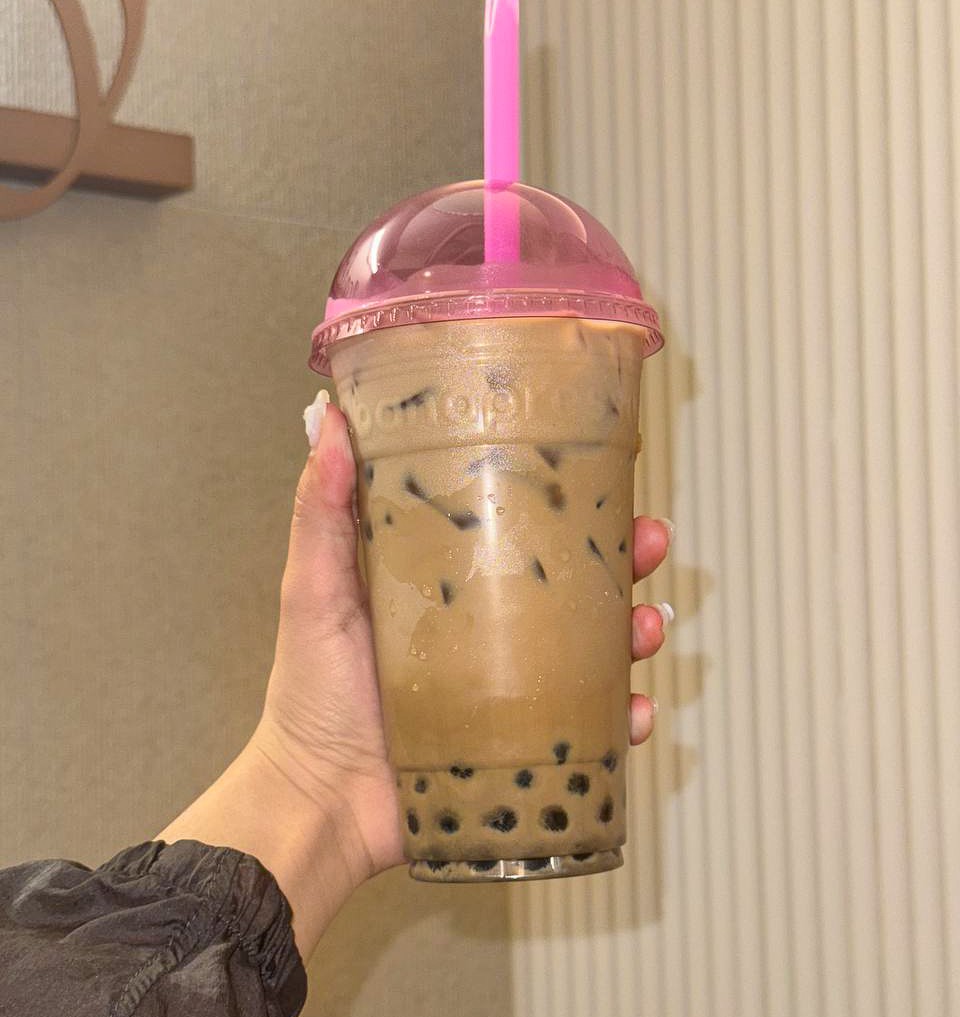 banapresso1's tweet image. #EVENT
얼그레이버블티(저당) 붐업을 위해
함께 이벤트 하겠습니다...!
쬔~뜩쬔~뜩한 버블과 함께 얼그레이밀크티를 
맛나게 느껴보세요 🧋🧋🧋🧋🧋

RT = 저당얼그레이버블티(3명)
당발 = 12/19🪄