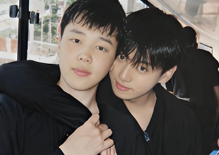 — Jikook moments that make me say ‘this isn’t platonic’ a thread 🧵