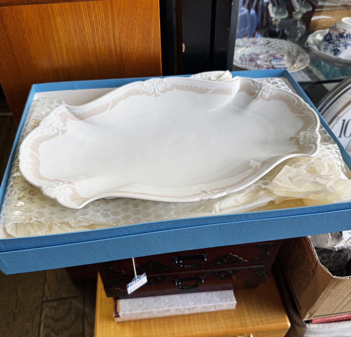 ドイツ ティルシェンロイトの長皿。 34×22cm。 ランチプレートに良いかも。