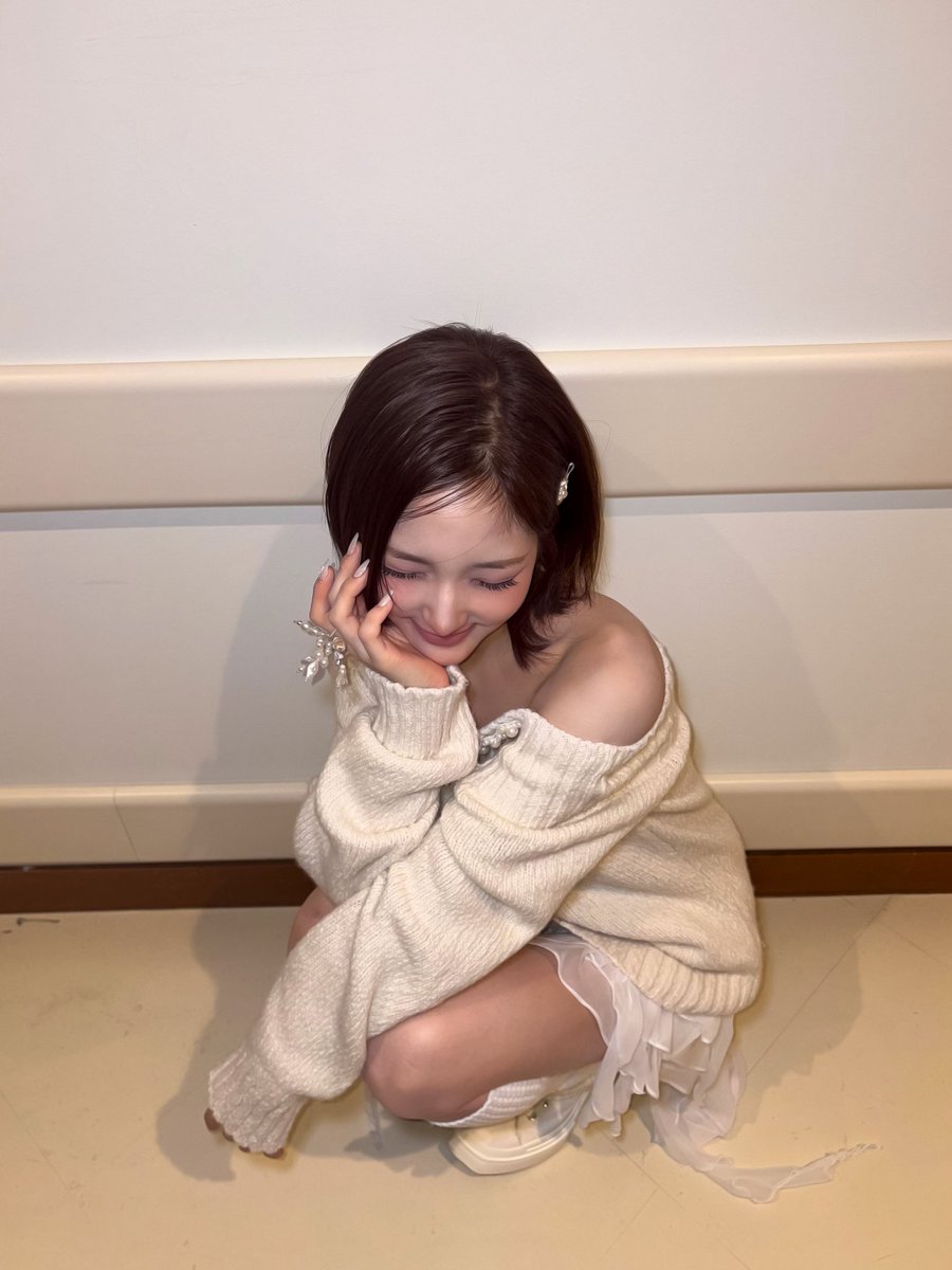 wistfuvl's tweet image. ㅤ 
             ꒰ #moiCHÉRII ꒱ 
ᰔᩚ 𝑭𝒓𝒐𝒎 𝒕𝒉𝒆 𝑨𝒖𝒕𝒖𝒎𝒏 𝗕𝗘𝗟𝗟𝗘 🍓

I’m really happy we get to spend Christmas at home this year. It’s been a while, and I’ve missed Singapore so much.
 ㅤ