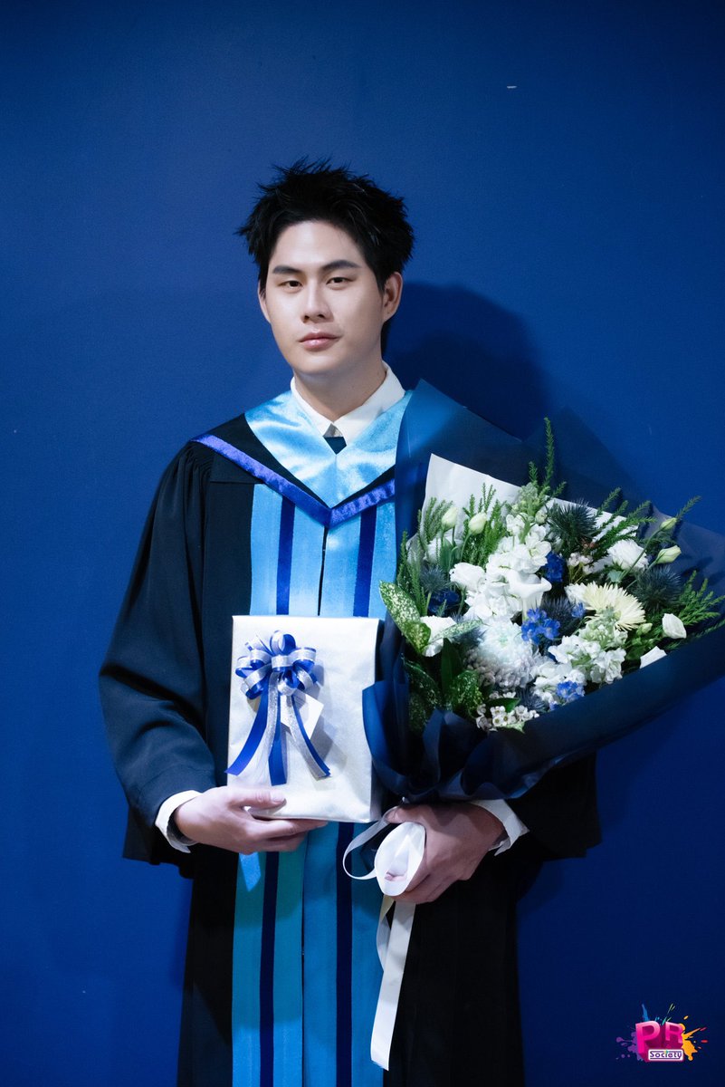 babykhunker's tweet image. เติบโตมาอย่างดีเลย ธนวินท์ ผลเจริญรัตน์ 🥺🫳🏼

#CongratsWinnysGraduation
#winynny