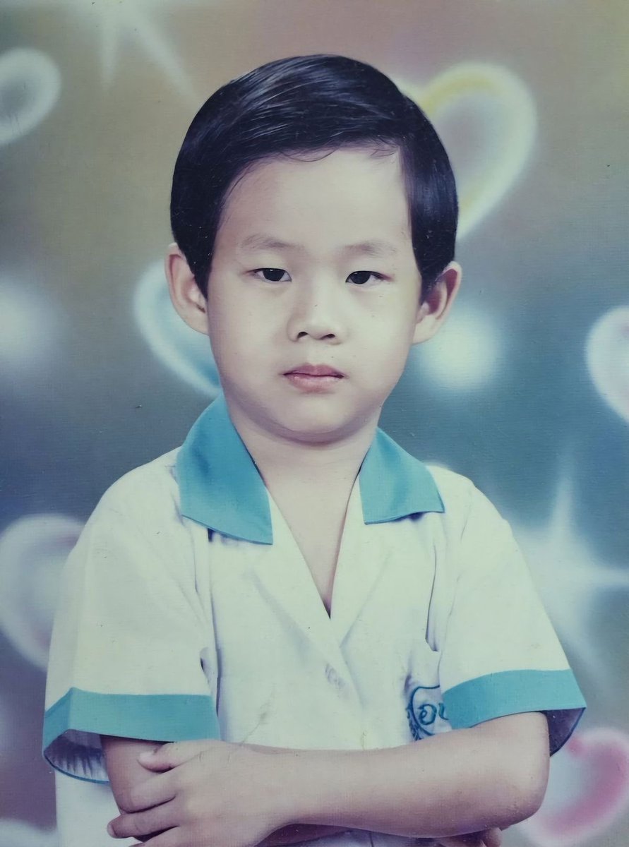 babykhunker's tweet image. เติบโตมาอย่างดีเลย ธนวินท์ ผลเจริญรัตน์ 🥺🫳🏼

#CongratsWinnysGraduation
#winynny