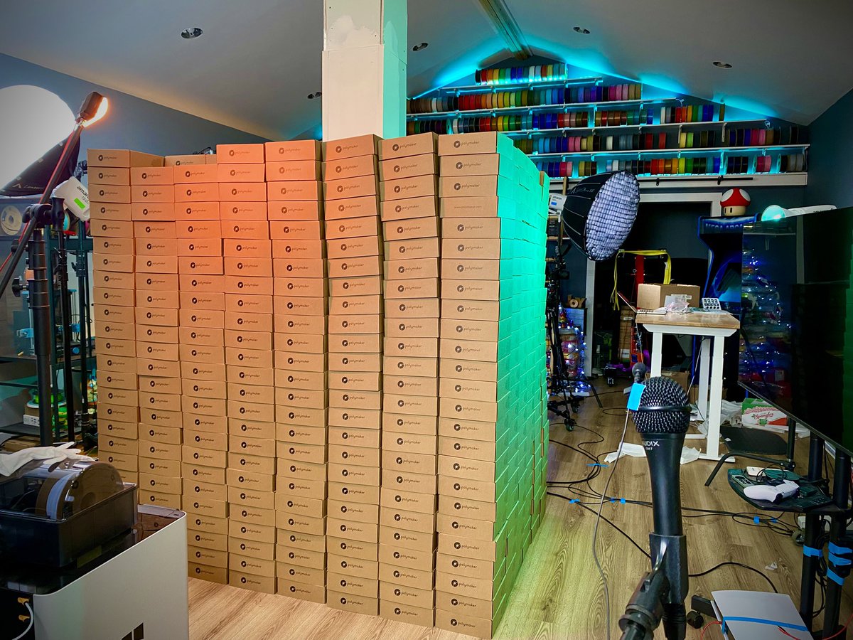 This is what 1,010 Polymaker boxes filled with 3D printed Christmas toys looks like in the studio! 😳