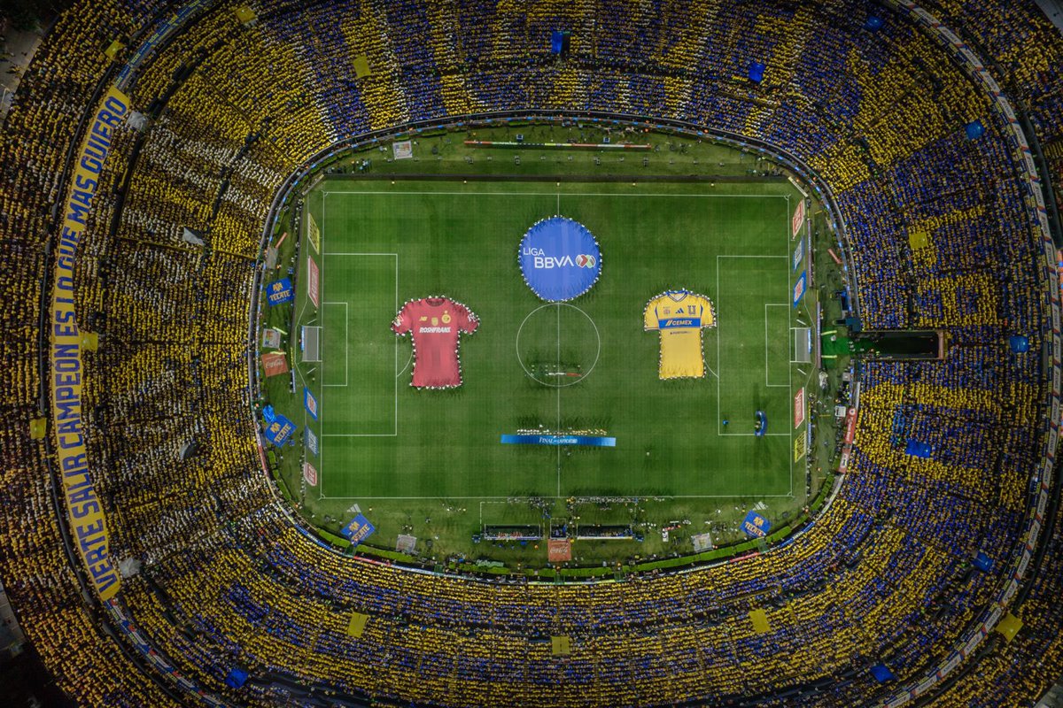 maurodoehner's tweet image. #volcan 🐯 en la final del futból mexicano! Gracias @Santiago_Arau 🙏🙌