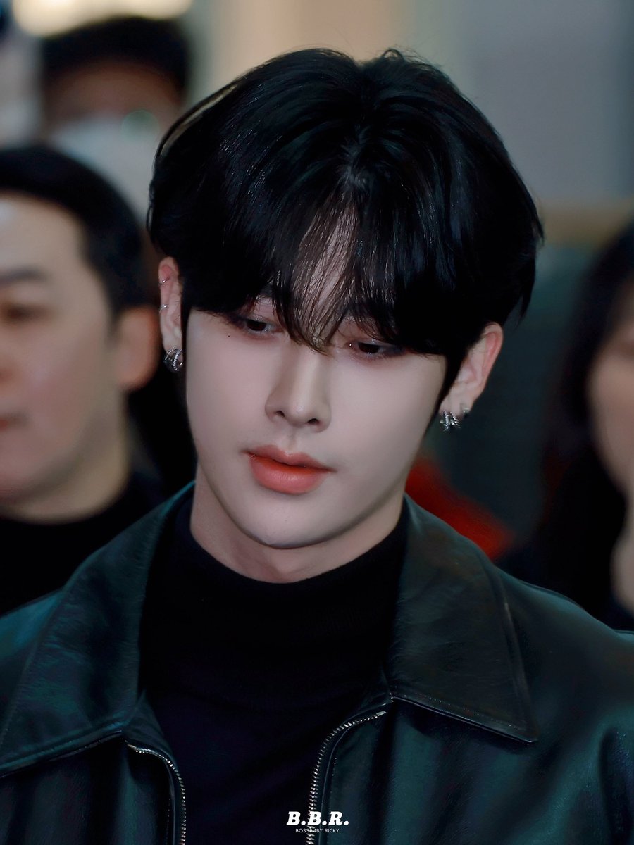 마스크벗자마자씹청순쌩얼등장
기본스킨수준ㄹㅈㄷ