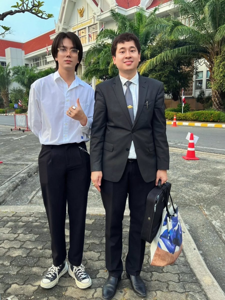 ทนายนัท คือคนที่ช่วยคดีให้บิวตั้งแต่วันแรก ไปจนถึงวันนี้   ขอให้ได้รับข่าวดีไวๆ ตั้งตารอละ
#BuildJakapan #Beyourluve
<a href="/JakeB4rever/">BIU.</a>