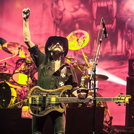 Hace 10 AÑOS del último concierto de MOTÖRHEAD, LEMMY de pie sobre el escenario hasta el final. Es la #DIOSisVerruga en #ElOráculoDelRawk