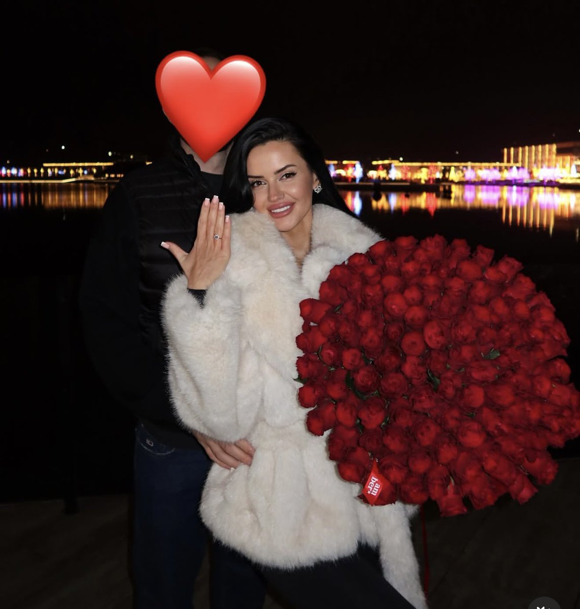 ReddCinema's tweet image. just got engaged