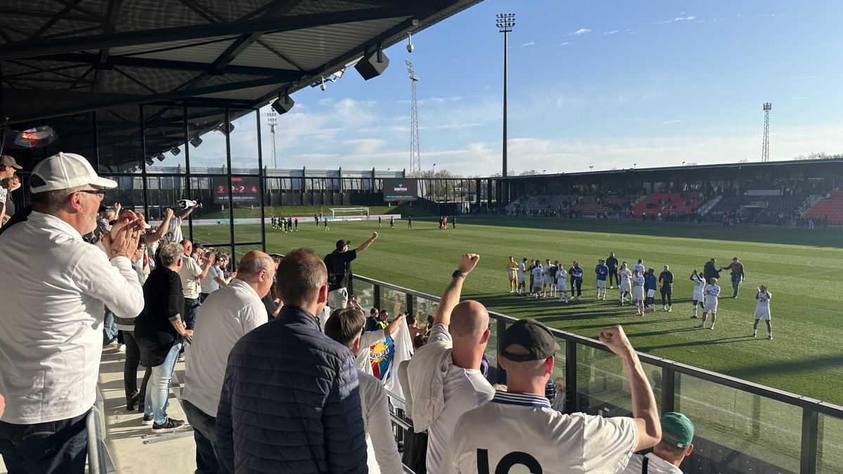 #floodlightfriday oude en huidige <a href="/HelmondSport/">Helmond Sport</a>
