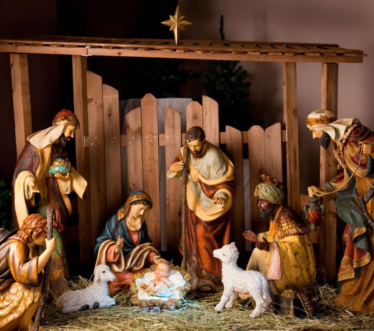 lechochretien's tweet image. 🎄✝️ INSOLITE | En Italie, le père Vitaliano Della, curé de la paroisse Saints-Pierre-et-Paul à Capocastello, propose de REPRÉSENTER un "Enfant Jésus" en fille dans les crèches de Noël pour DÉNONCER l’exclusion des femmes de l’accès aux ordres sacrés dans l’Église.