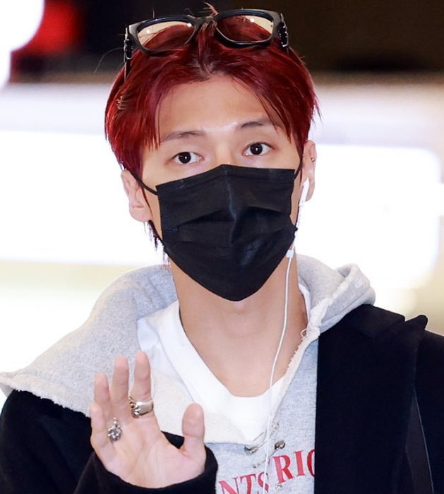 JWYcomfort's tweet image. WHAT DO YOU MEAN WE GOT GREY MINGI WITH RED WOOYOUNG !!!!!!!