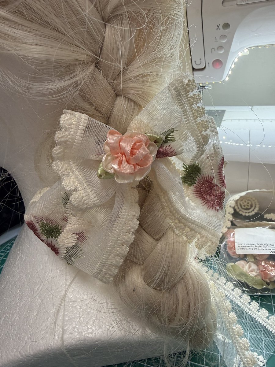 アンティークローズタブリエとお揃いでリボンクリップをリクエスト頂き