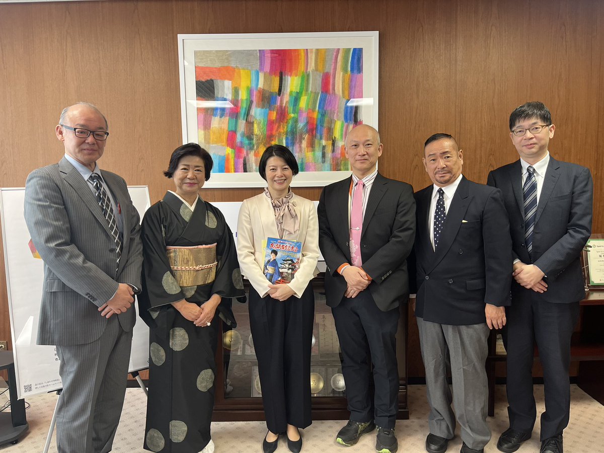 12/11（木）日本民謡協会広報特別委員会委員が品川区の森澤恭子区長を表敬訪問し、ご挨拶および今後の日本民謡協会との取り組み等についてお話しをさせていただきました。

これからも日本民謡協会の本部がある品川区より、日本の民謡・民舞・和楽器・盆踊りの魅力を発信して参ります！

#品川区