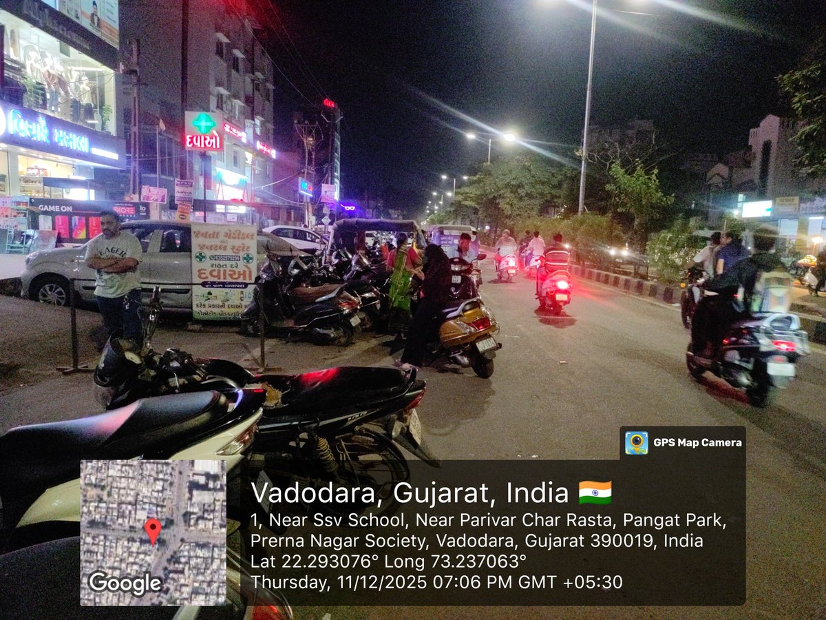 vikendrasachan's tweet image. @VMCVadodara @CMOGuj

Please look for the main road traffic jam due to such extra work on road and footpath area captured for parking .

Kindly look and resolve ASAP.

NEAR PARIVAR CHAR RASTA VADODARA