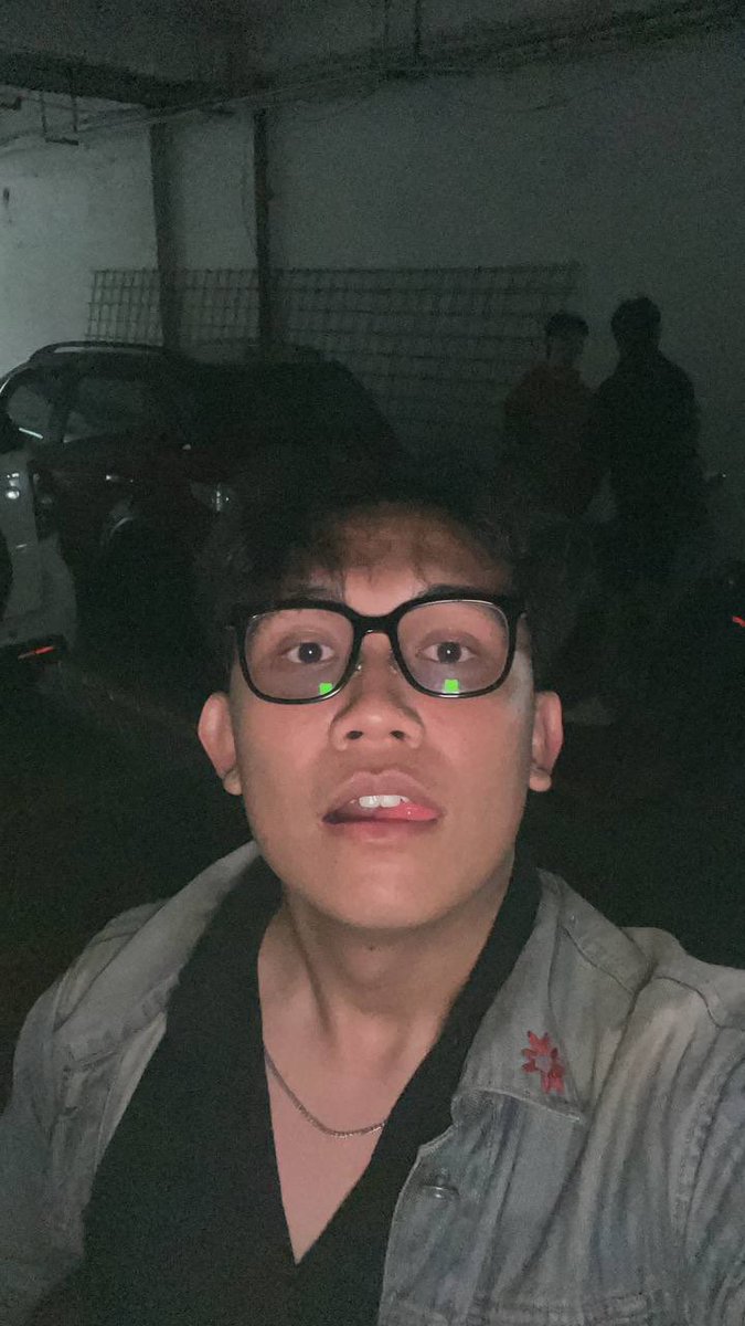 ericmrrsh's tweet image. mau ganti kacamata