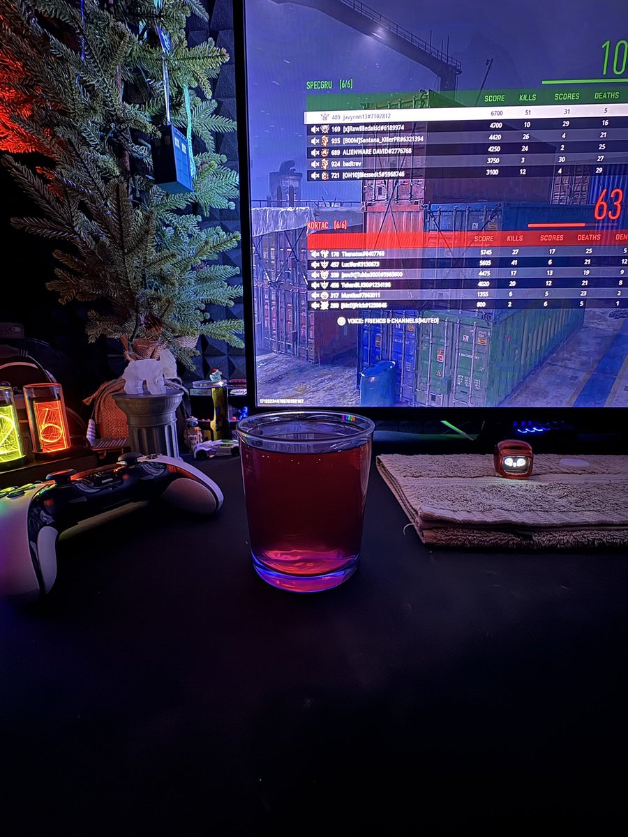 Javyenn13's tweet photo. Aim locked, vibes loaded. Don’t pull up unless you ready to respawn 💀🎮
What's in my cup??? #GuesstheGame https://t.co/mtvCWyz40G