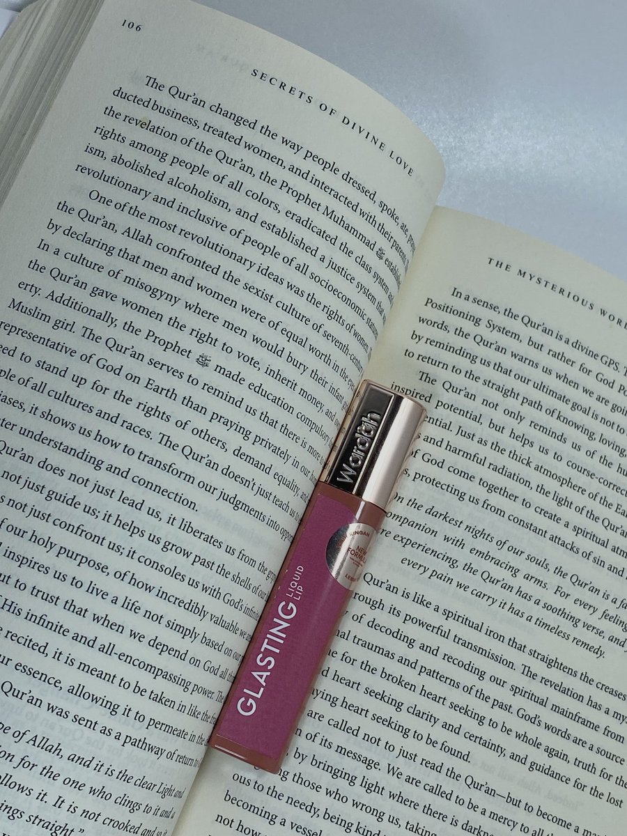 halosimerly's tweet image. aku suka nyimpen satu di tas, satu di meja, satu di kantong, semuanya Wardah Glasting Muted Shades yang ini