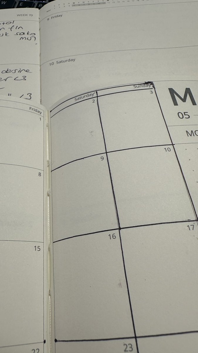 pergelover's tweet image. Üst görünüm alt defter 2025 öndeki üstteki dikiş 2026 :( beni rahatsız etti bu durum :( prev ajanda #prev